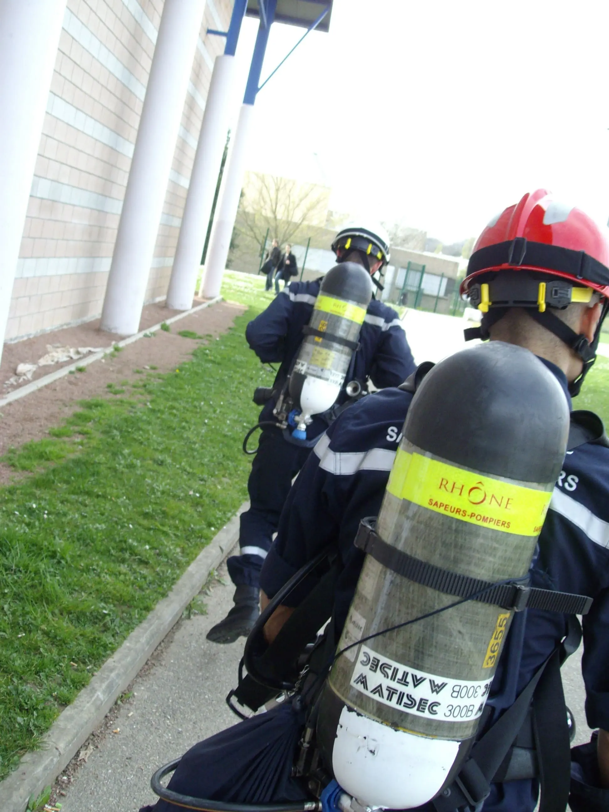 Vérifications pré-opérationnelles d’un ARI Appliquer les procédures d’urgence (détresse, panne, évacuation) et respecter les consignes EPI.
