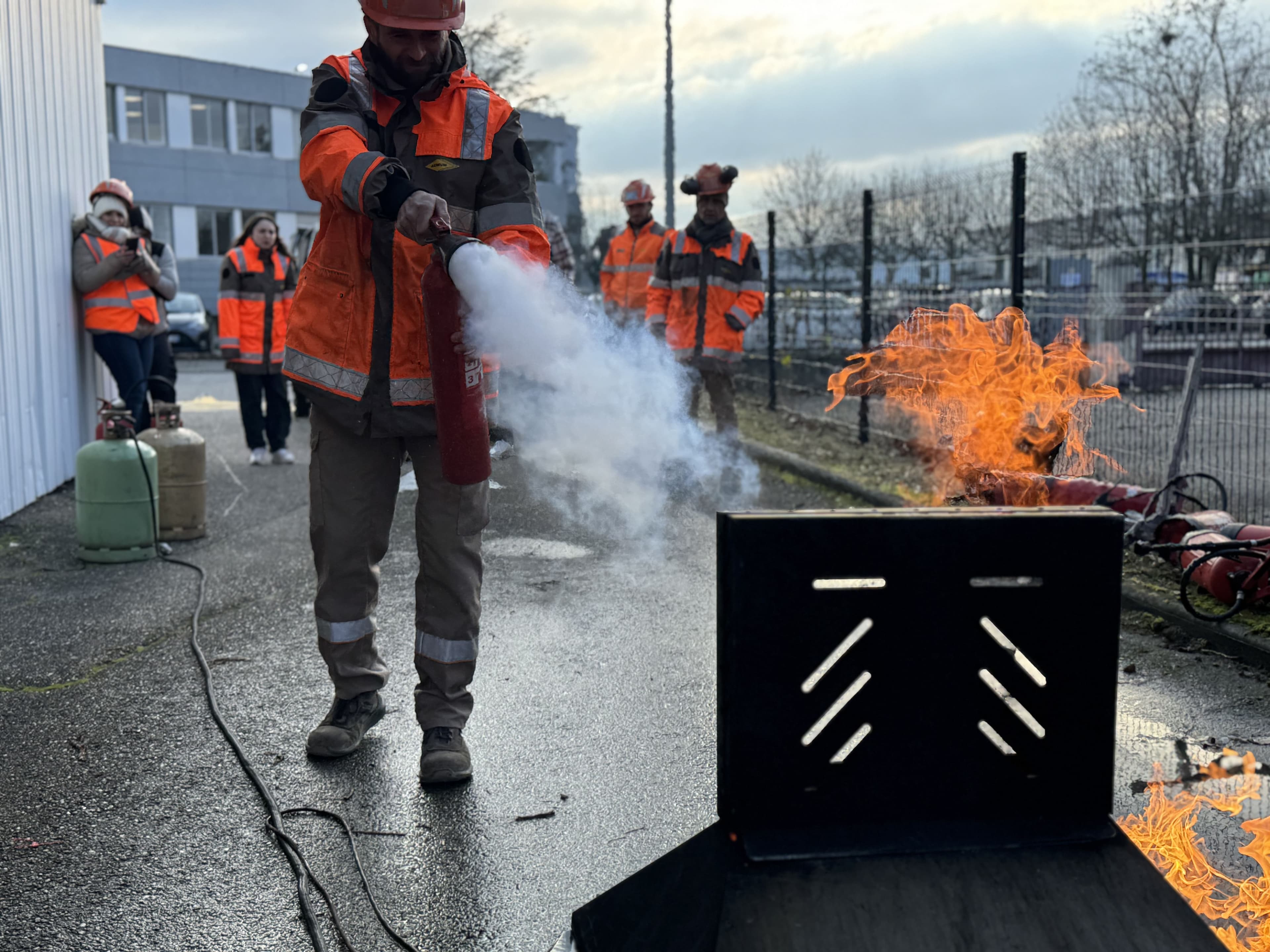 formation-extincteur-incendie Formation à l'utilisation d'un extincteur contre un incendie